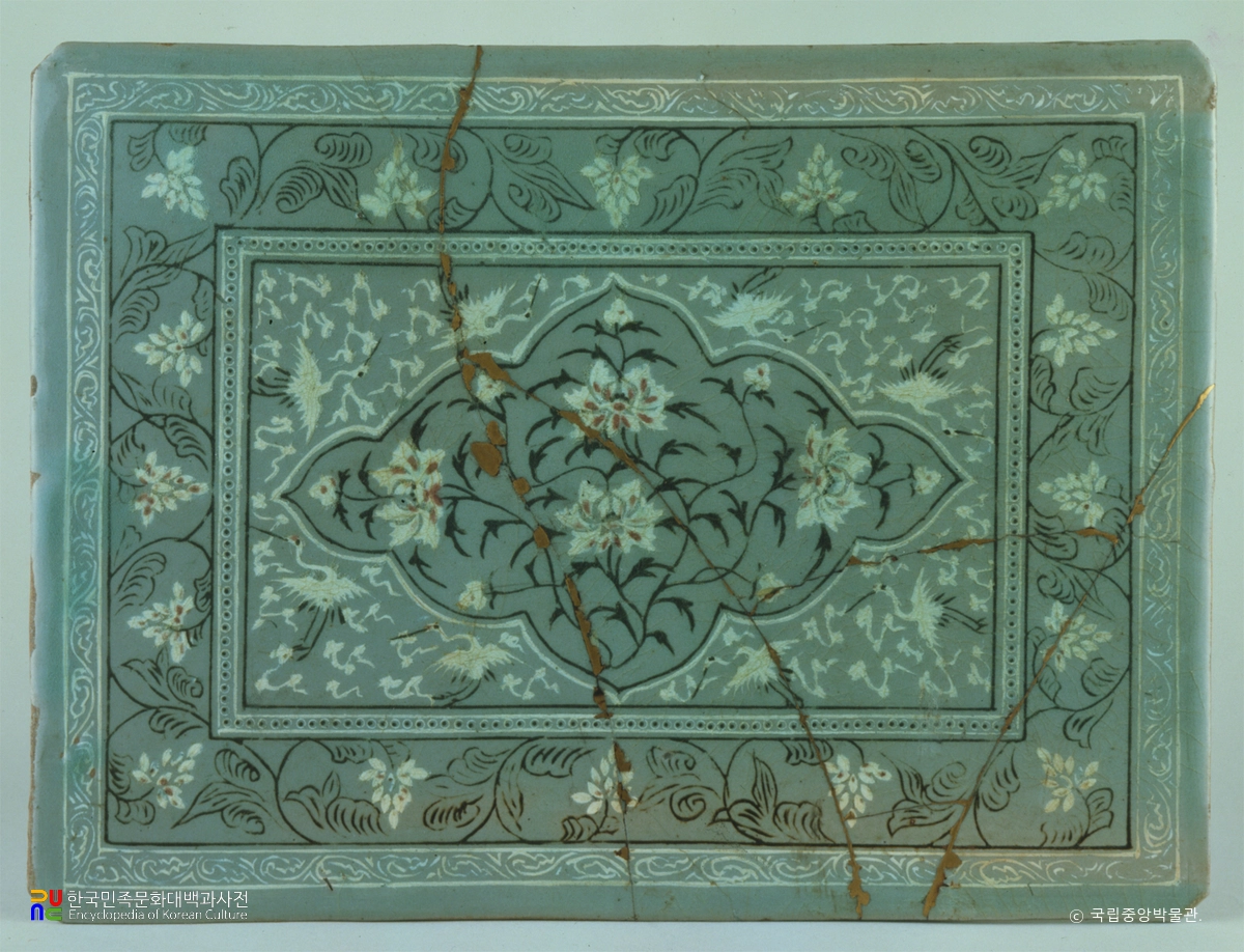 청자상감진사채모란문판