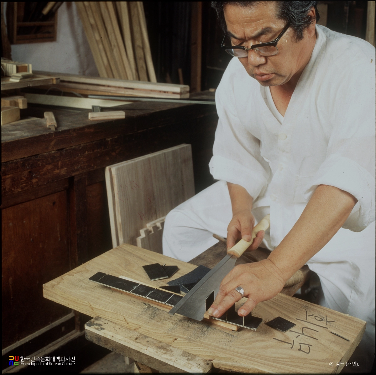 소목장 / 화장무늬 붙이기