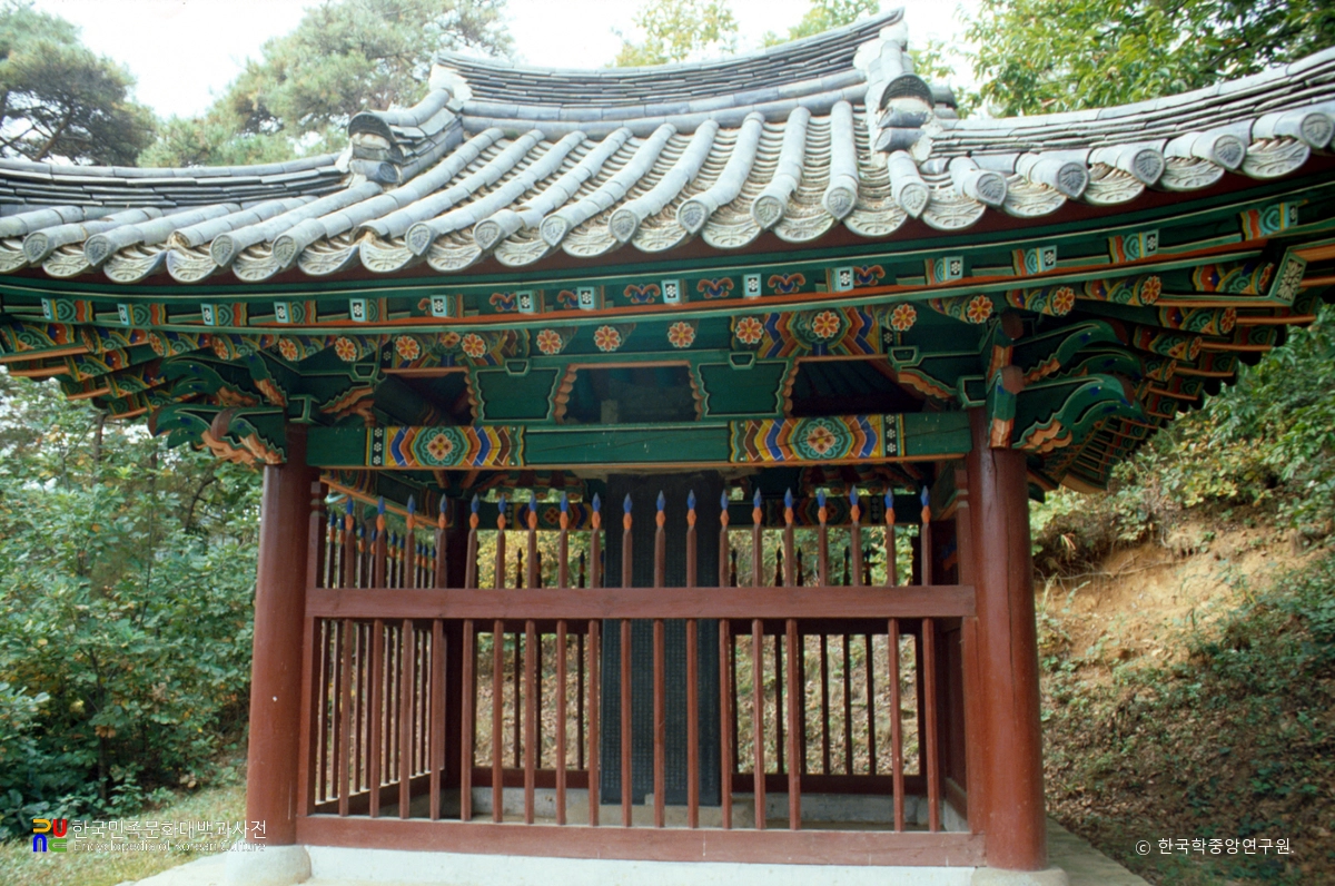 의정부 정문부 장군 묘 비각 정면