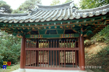 의정부 정문부 장군 묘 비각 정면