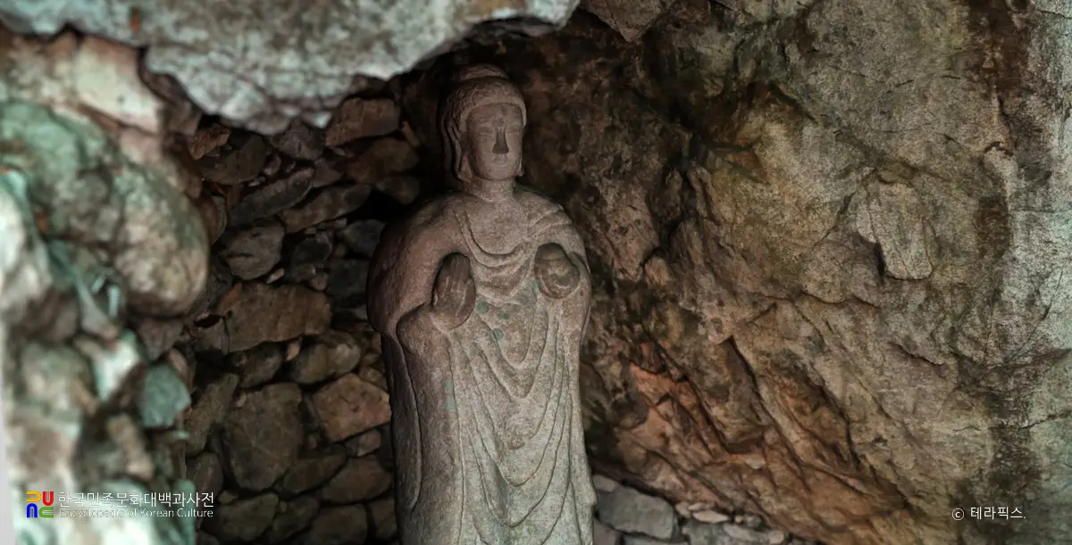 공주 갑사 석조약사여래입상 좌측면