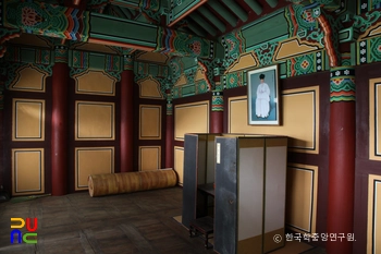 창녕 관산서원 중 사당 내부