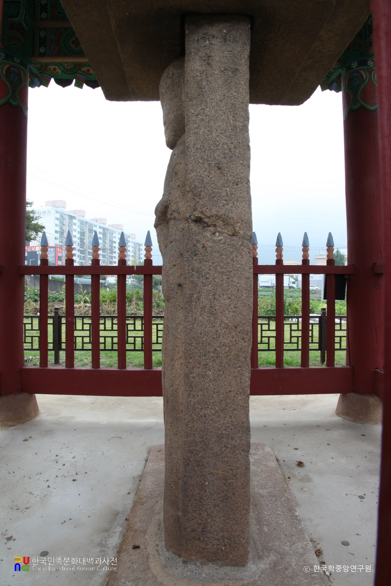 창녕 인양사 조성비 좌측면