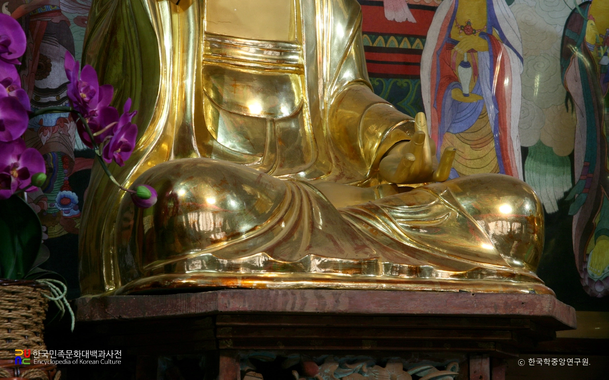 영광 연흥사 목조삼세여래좌상 / 아미타