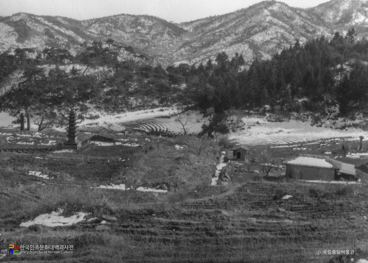장풍 현화사터 우측면 전경