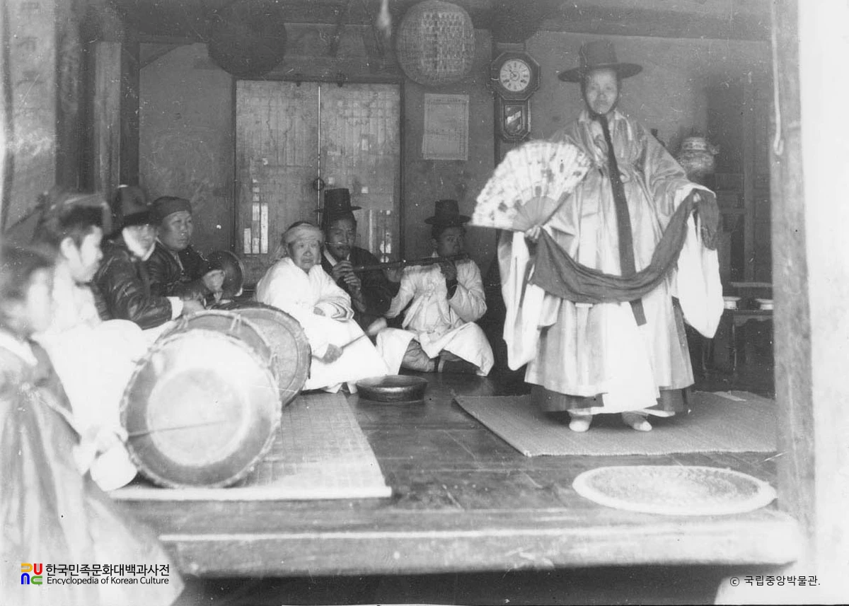 경성지방 무녀의 무곡