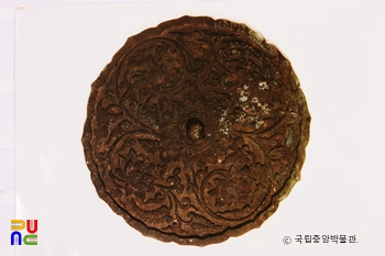 초화문방형경