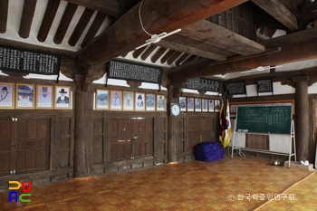 합천 합천향교 중 명륜당의 내부가구와 판문
