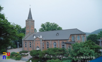 공주 중동성당 정측면