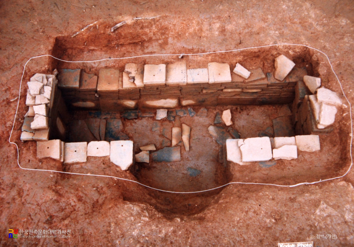부여 저석리 전곽분 발굴모습