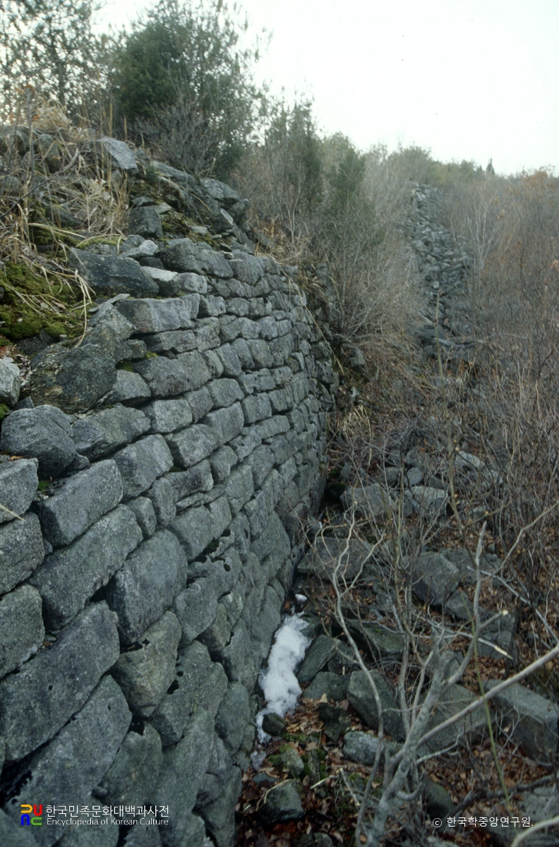 익산 미륵산성 성벽