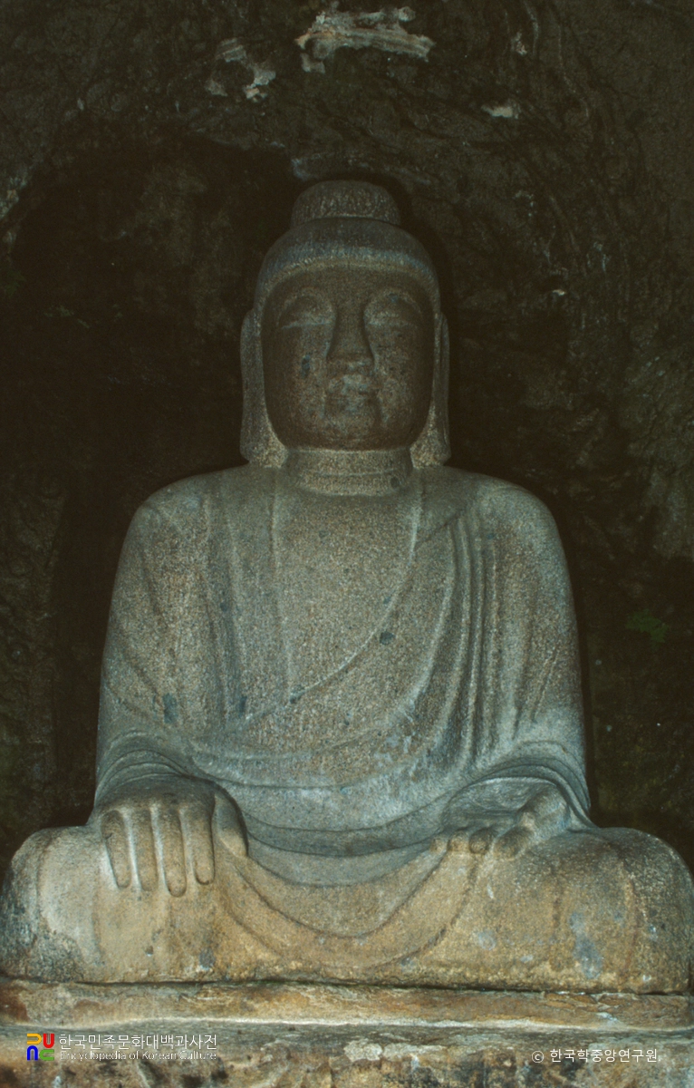 군위 아미타여래삼존 석굴 중 아미타여래좌상 정면