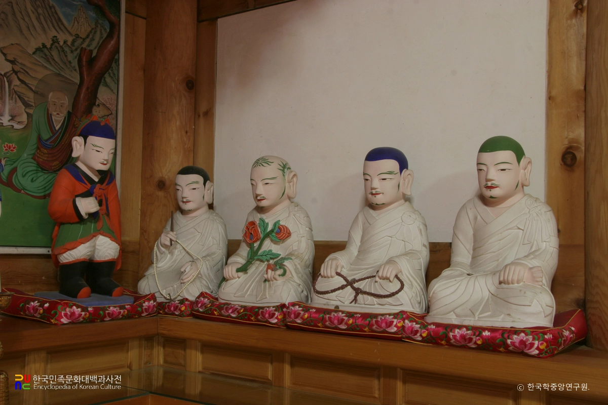 청도 덕사 영산전 석조여래삼존상 및 십육나한상