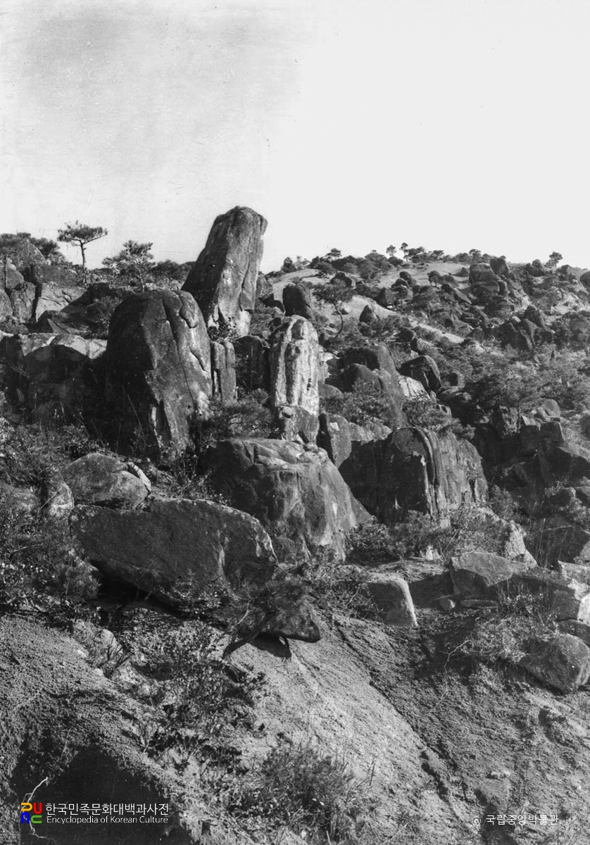 경주 남산 삼릉계 마애관음보살상