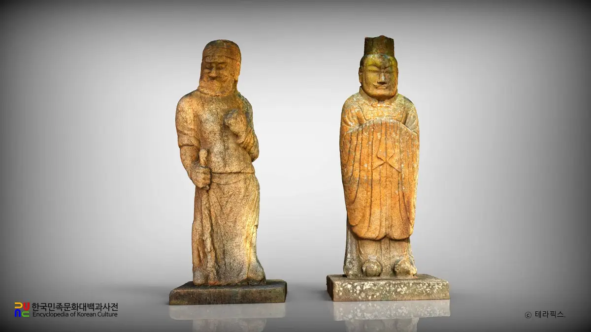 경주 원성왕릉 석상 및 석주 일괄 중 무인석과 문인석