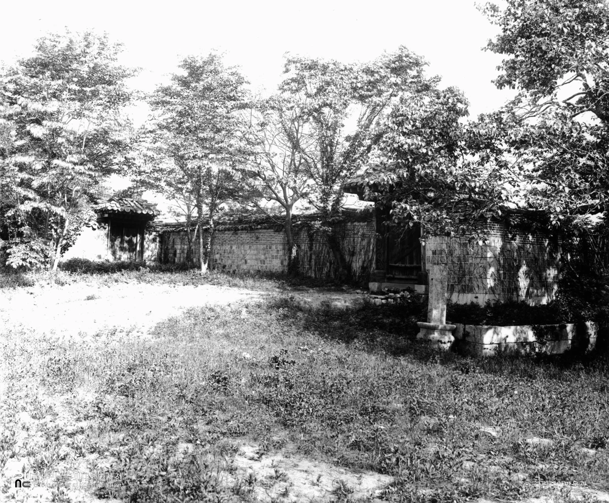 서울 경복궁 중 아미산 동쪽 담장과 풍기대 일대