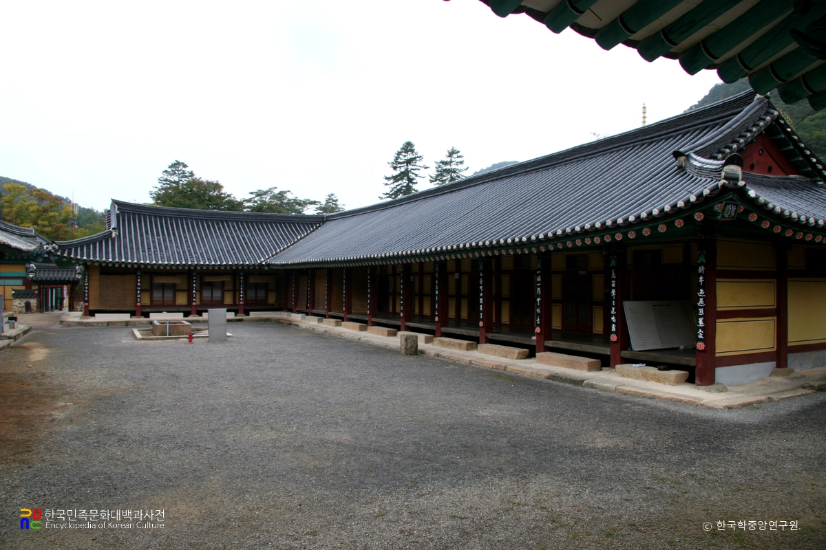 보은 법주사 궁현당 정측면