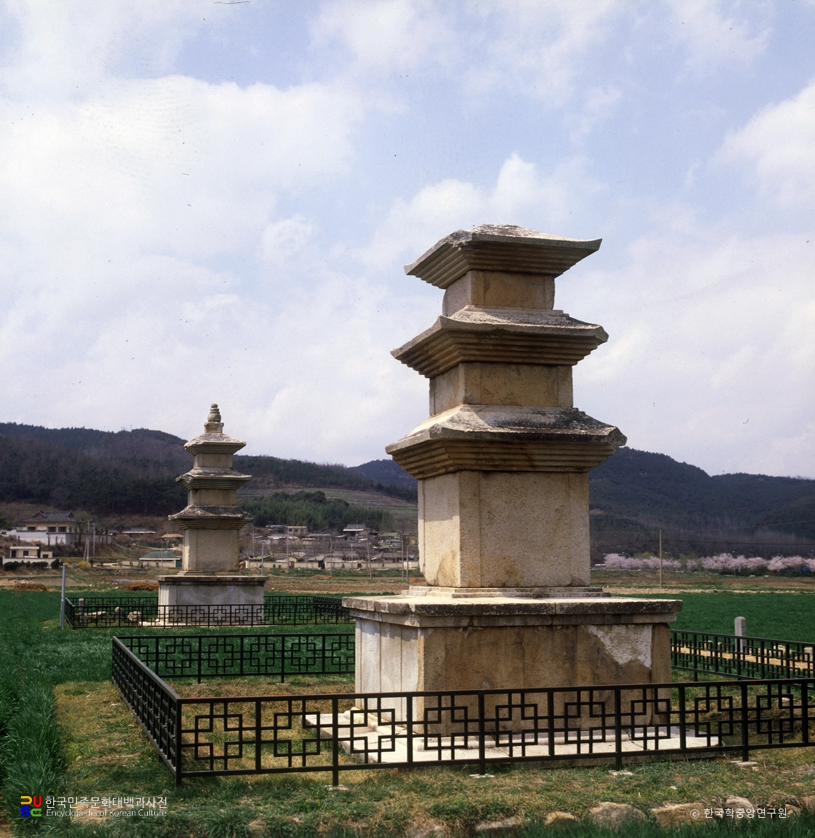 경주 천군동 동·서 삼층석탑