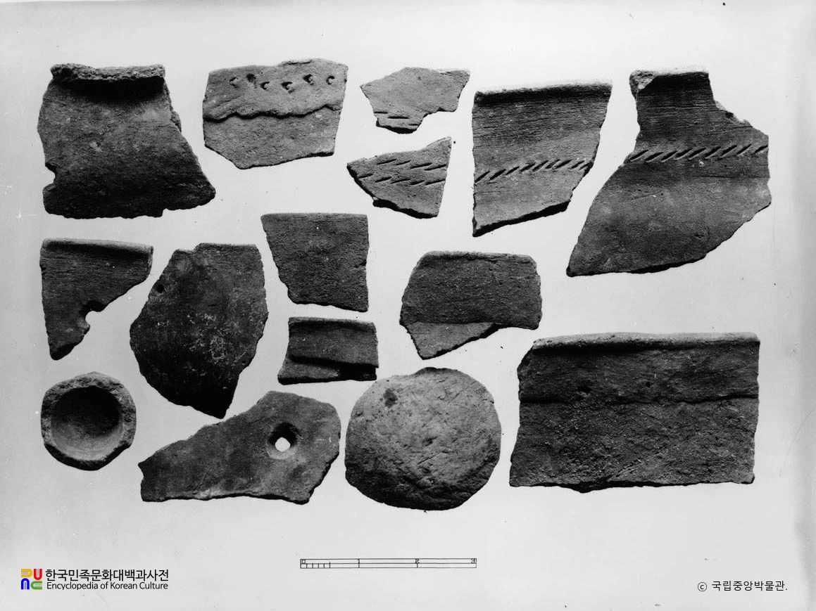 암남동 패총 출토 토기편