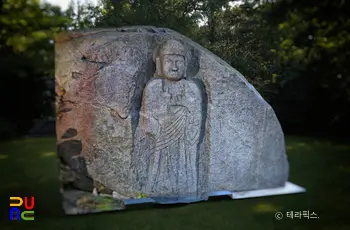 음성 미타사 마애여래입상 좌측 전경