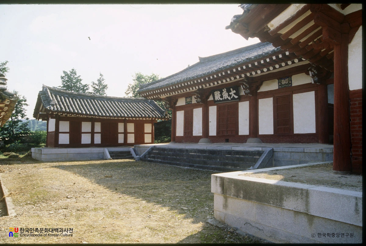 장성향교 대성전 전경