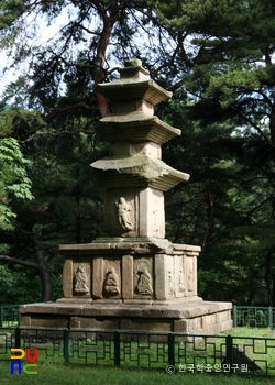 비트 슬롯 원원사지 동ㆍ서 삼층석탑 중 동삼층석탑 남면