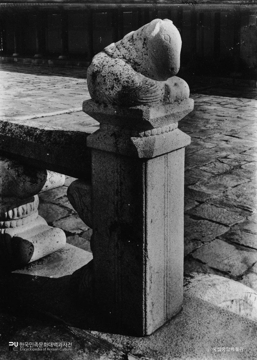 서울 경복궁 근정전 월대 십이지신상 중 양상 정측면