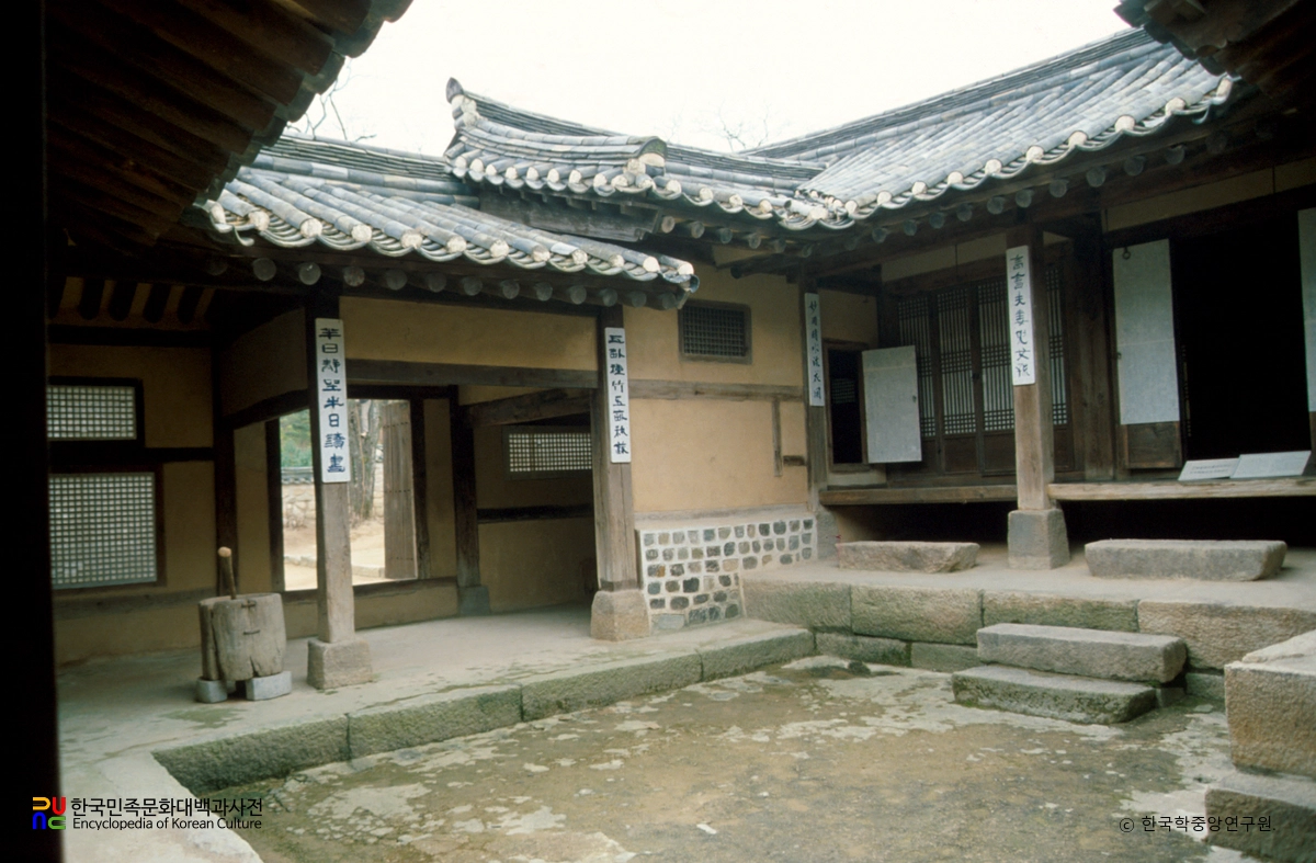 예산 김정희 선생 고택 안채 정측면