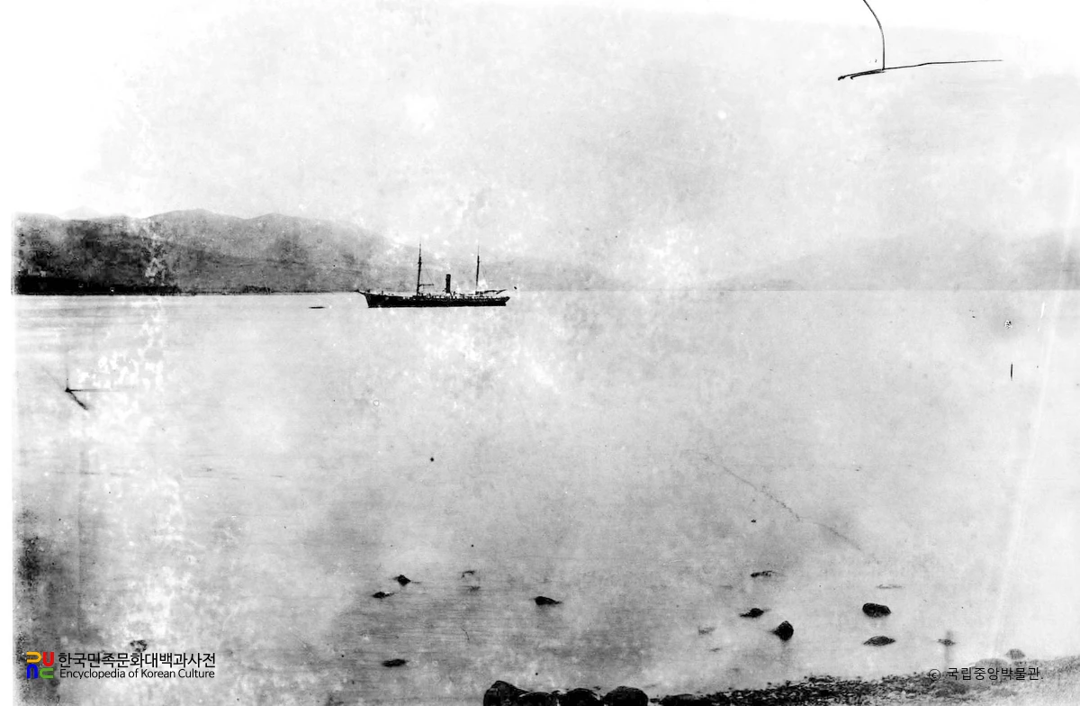 부산 항 앞 겐부마루(玄武丸)호 정박 광경