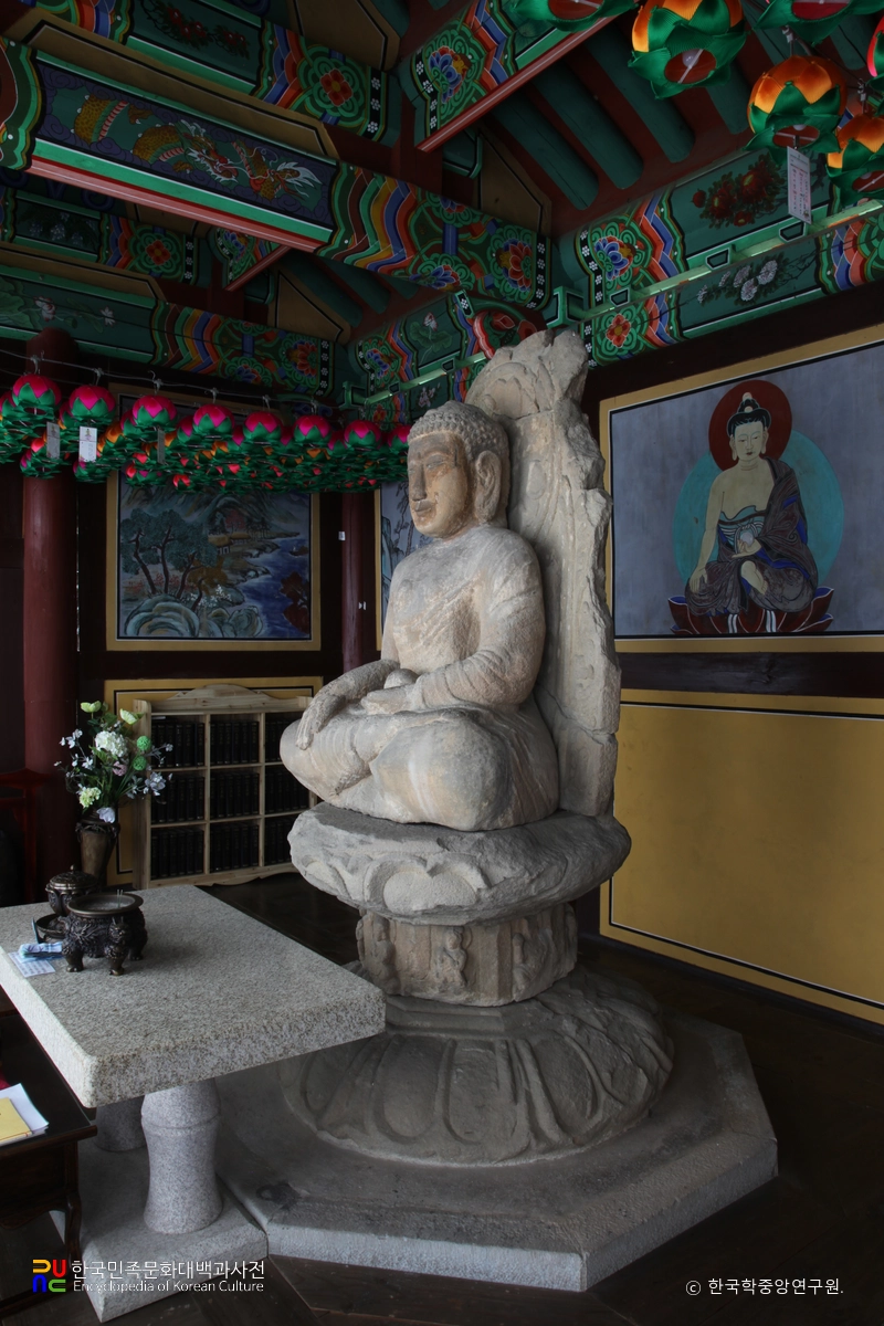 산청 사월리 석조여래좌상 우측면