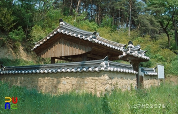 경주 이씨 삼강묘비각 전경