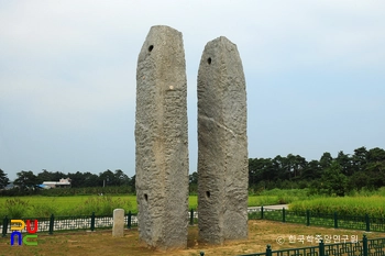 강릉 굴산사지 당간지주 후측면