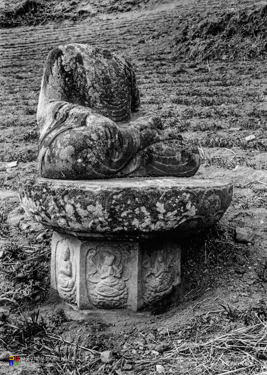 영주 부석사 동쪽 언덕 석조여래좌상