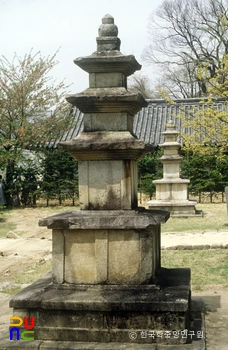 영주 부석사 삼층석탑 측면
