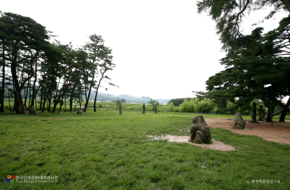 경주 괘릉석상 및 석주 일괄