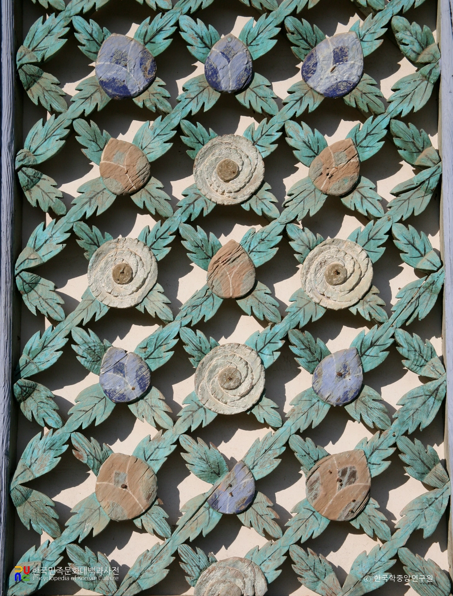 대구 동화사 대웅전 문살