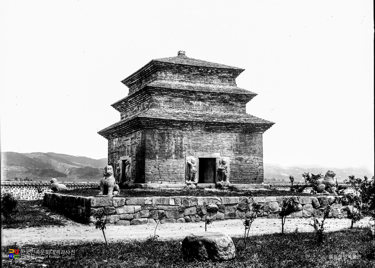 경주 분황사 모전석탑 정측면