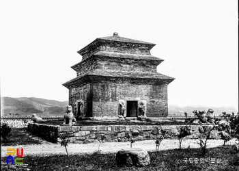 경주 분황사 모전석탑 정측면