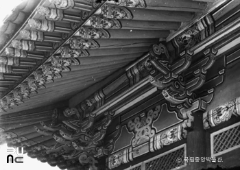 서울 경희궁 숭정전 처마