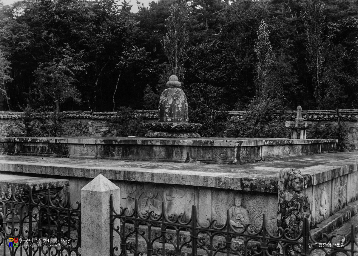 양산 통도사 금강계단 정측면