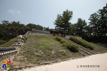 보은향교 내삼문 정측면