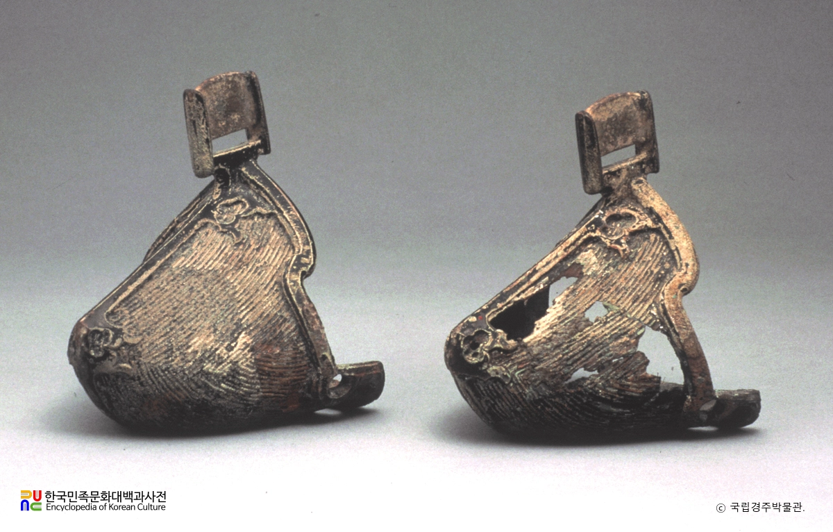 청동 옻칠 발걸이