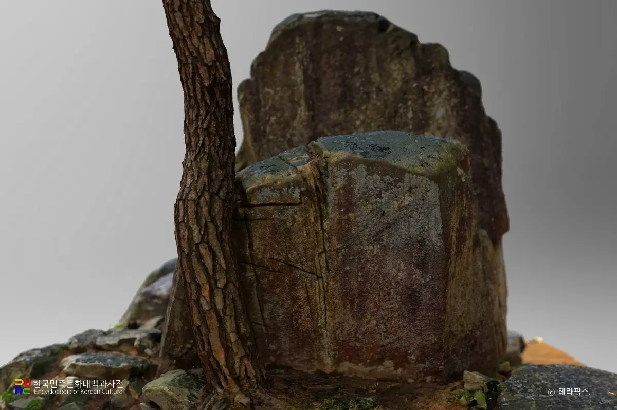 남원 신계리 마애여래좌상 후면