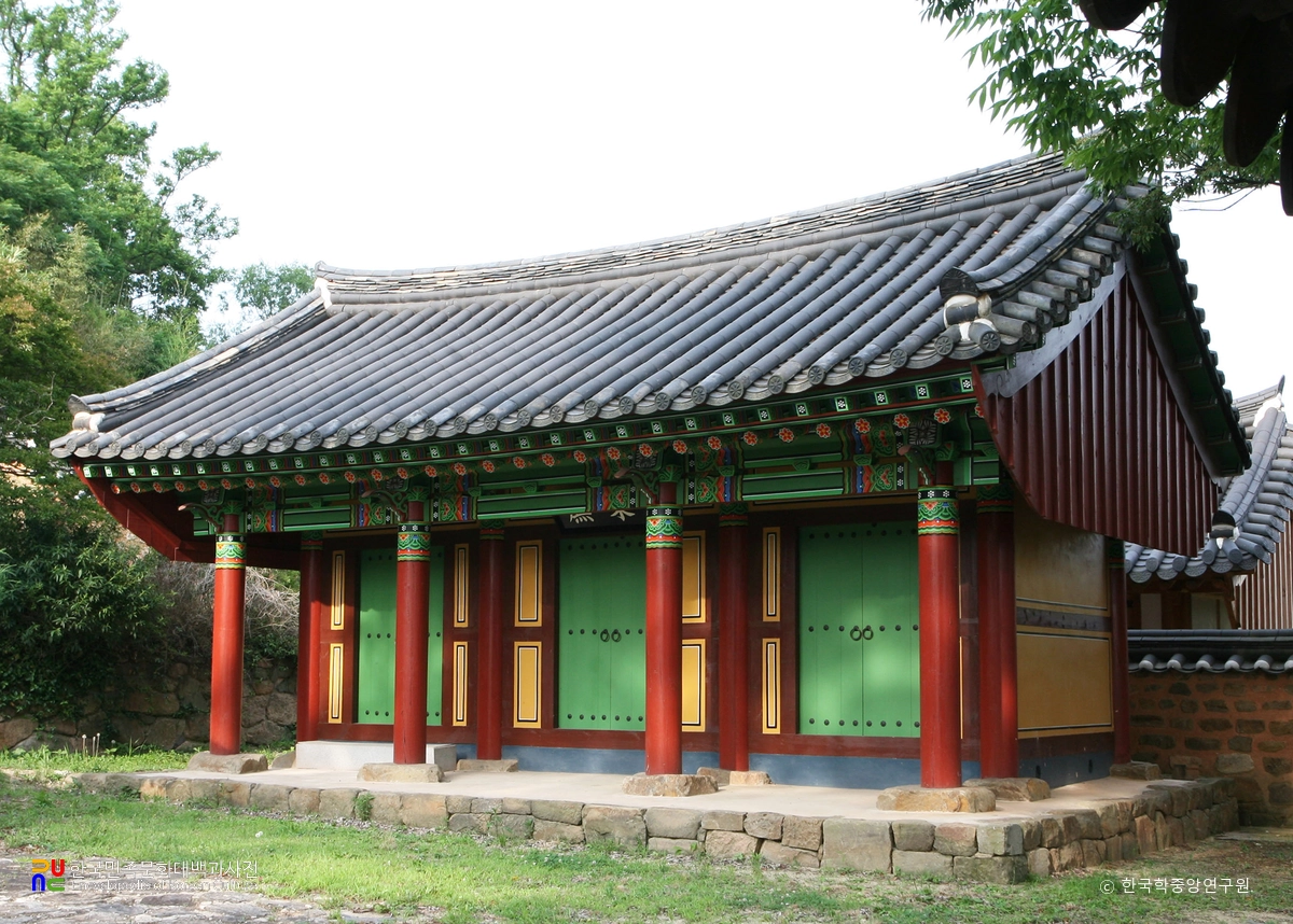 영암향교 동무 정측면