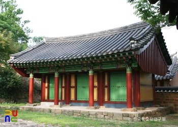 영암향교 동무 정측면