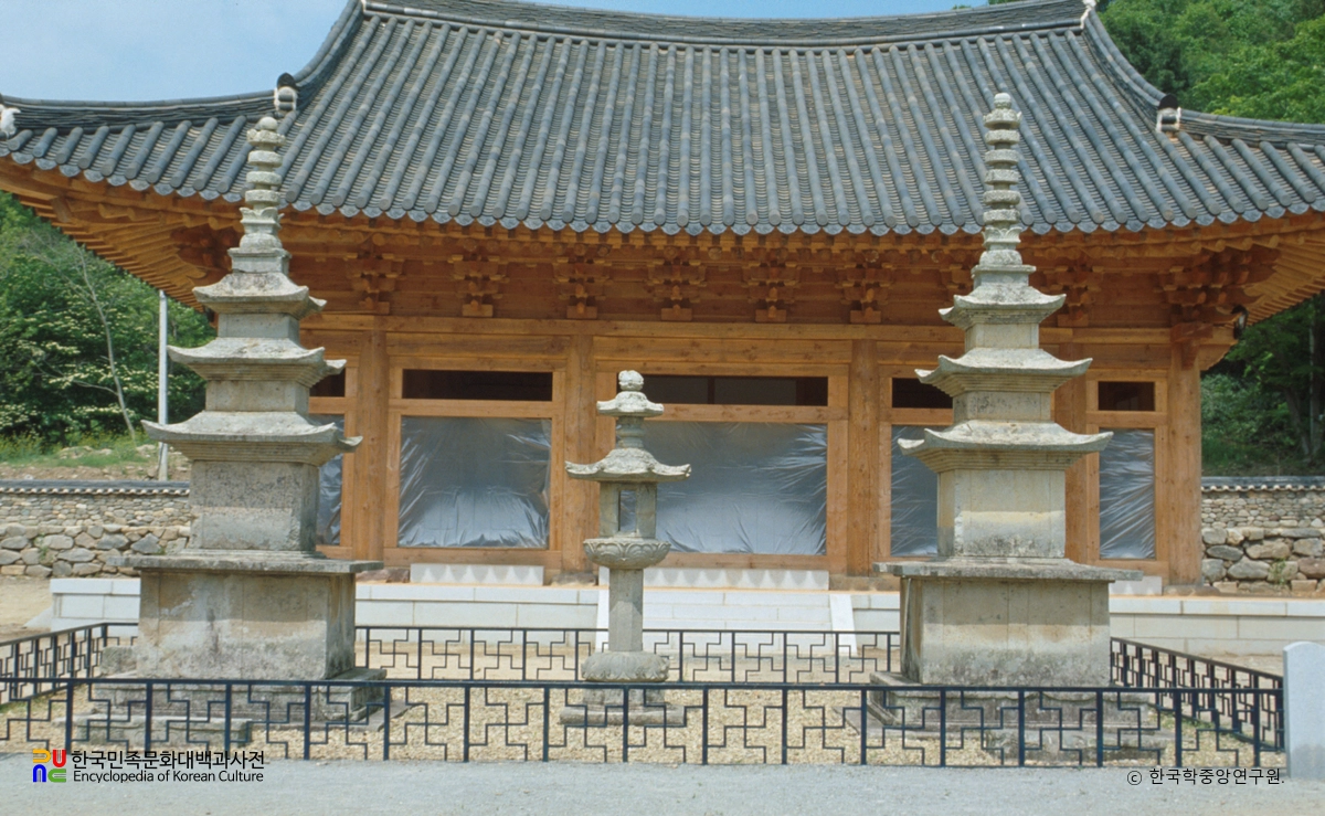 장흥 보림사 남·북 삼층석탑 및 석등