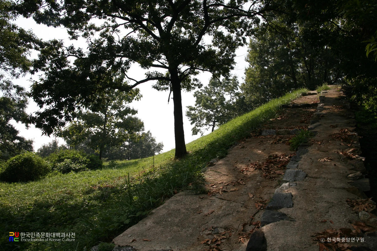 안산 별망성지 성벽위