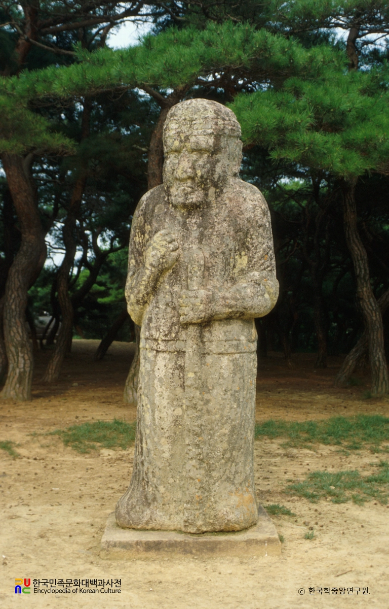 경주 신라 흥덕왕릉 중 무인석 정면