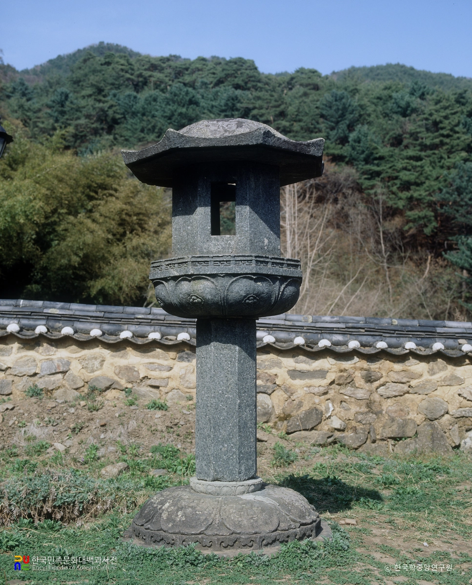 남원 실상사 백장암 석등 정면