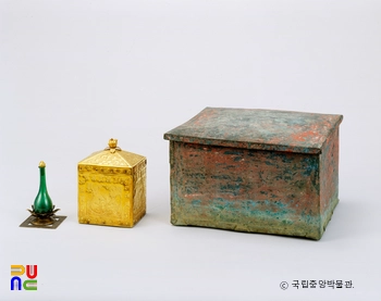 익산 왕궁리 오층석탑 마카오 슬롯 머신 중 유리 사리병, 금제 방형 사리합, 금동외함